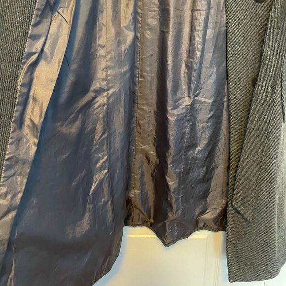 Gray wool long coat in size Medium - Picture 5 of 10